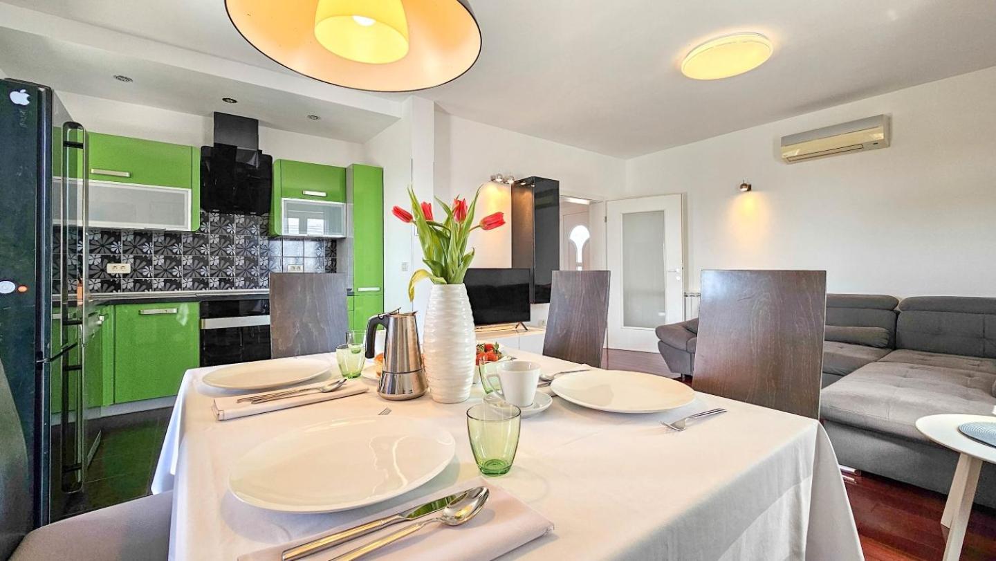 Casa Lutoma Villa Kmeti ภายนอก รูปภาพ