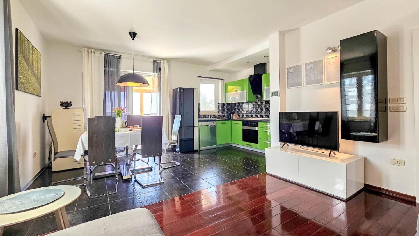 Casa Lutoma Villa Kmeti ภายนอก รูปภาพ