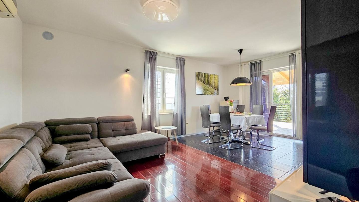 Casa Lutoma Villa Kmeti ภายนอก รูปภาพ