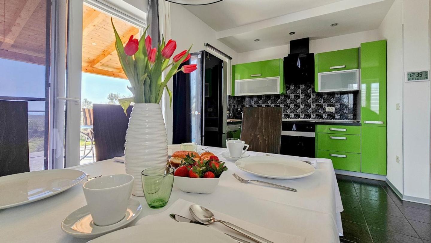 Casa Lutoma Villa Kmeti ภายนอก รูปภาพ